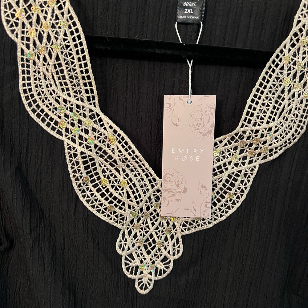 SHEIN Black Robe with Delicate Cream Lace